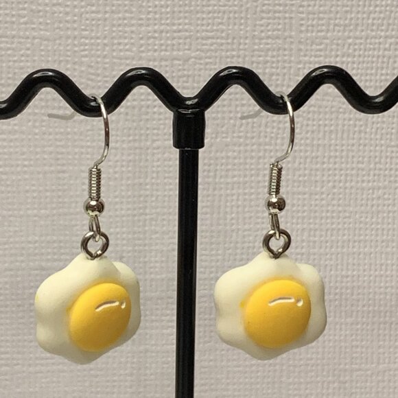 Egg Earring, Funny Food Earring, Gift Idea, Silly Earring, Cooking Earring, Chef - Picture 4 of 6